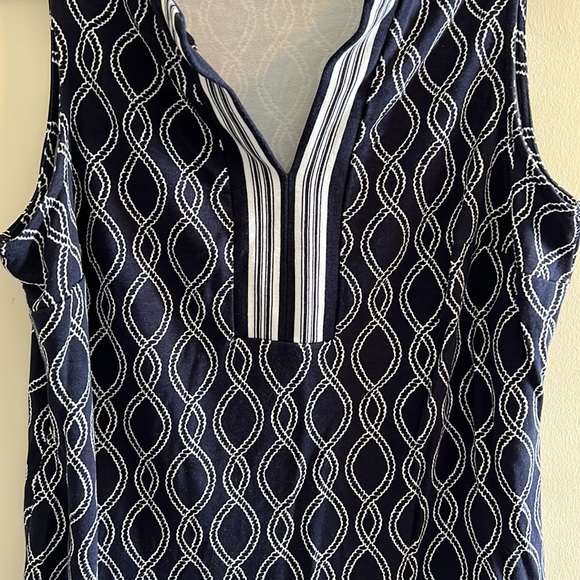 Crown & Ivy navy tank top - Picture 3 of 5